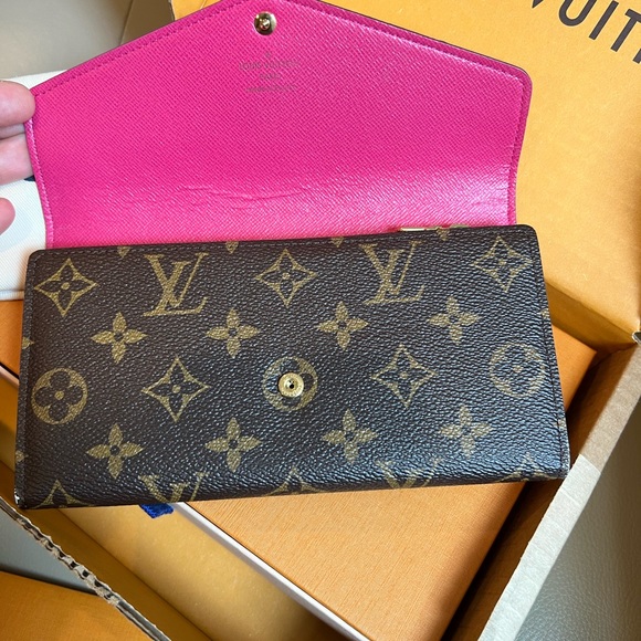 Louis vuitton limited edition Monogram love Lock full size Sarah Wallet - Picture 6 of 11